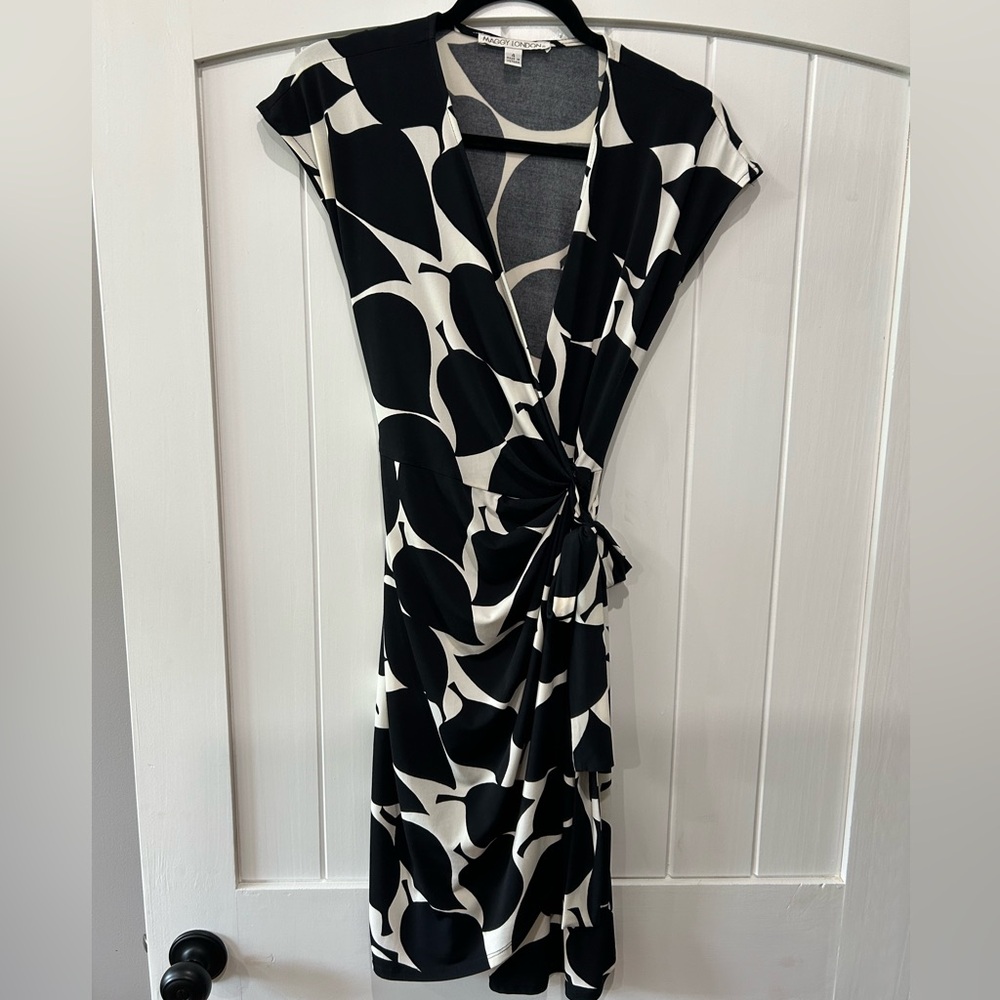 Maggie London Black & White print dress; size 4.
